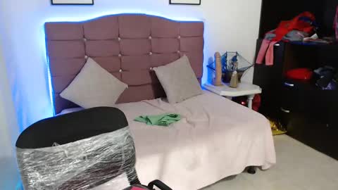 misskarol18 online show from 02-22-25, 05:57