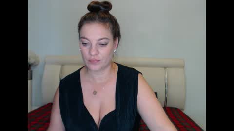 Snapshot of misskhloe chatting on 11-16-25, 07:25 Khloe online show from 11-16-25, 07:25