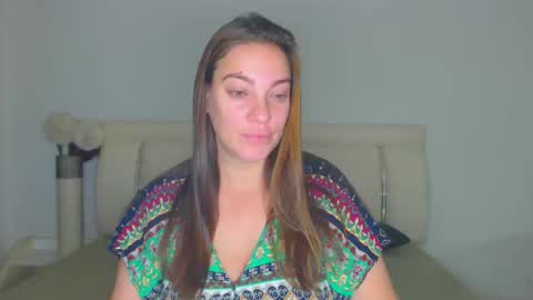 Snapshot of misskhloe chatting on 11-24-25, 03:28 Khloe online show from 11-24-25, 03:28