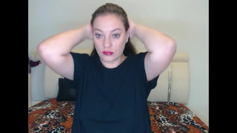 Khloe online show from 12-14-25, 07:25