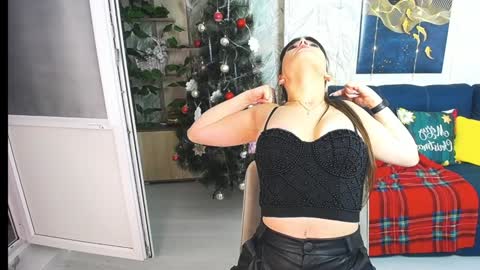 MissLaura online show from 01-17-25, 06:36