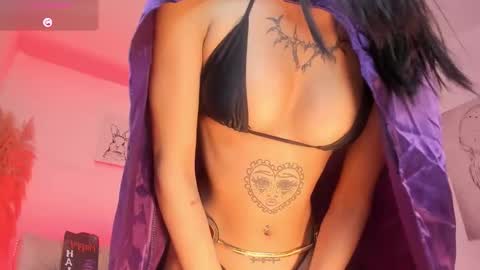 Snapshot of misslinda_ chatting on 10-29-25, 09:27 Linda  online show from 10-29-25, 09:27