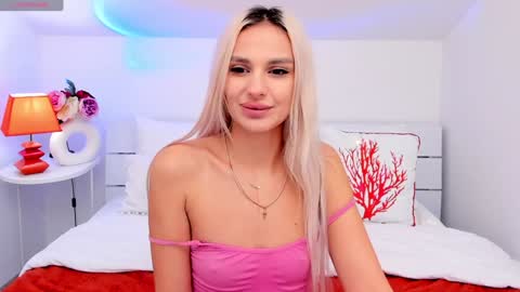 Snapshot of misslou_ chatting on 12-05-24, 06:10 Lou online show from 12-05-24, 06:10