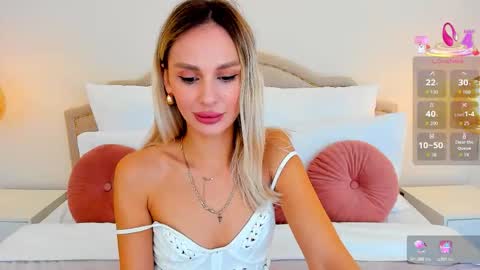 Snapshot of misslou_ chatting on 10-17-25, 05:21 Lou online show from 10-17-25, 05:21