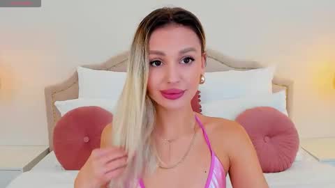 Snapshot of misslou_ chatting on 11-24-25, 06:02 Lou online show from 11-24-25, 06:02