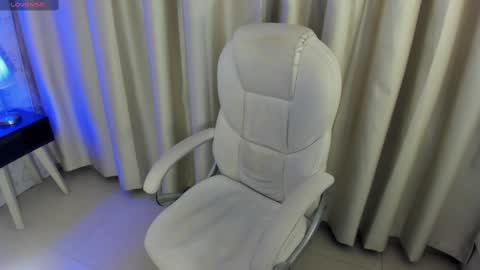 Snapshot of misslynn_ chatting on 11-09-25, 04:11 i am lyn online show from 11-09-25, 04:11