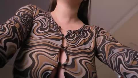 Snapshot of missmelons_ chatting on 10-25-25, 01:18 Li online show from 10-25-25, 01:18