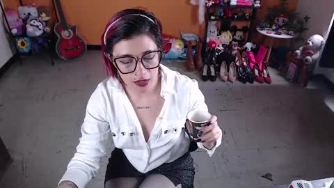 Miss Mia online show from 12-17-24, 04:32