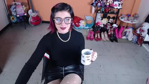 Miss Mia online show from 01-05-25, 04:27