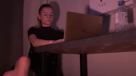 Snapshot of missmiroslava chatting on 03-04-26, 03:18 missmiroslava online show from 03-04-26, 03:18