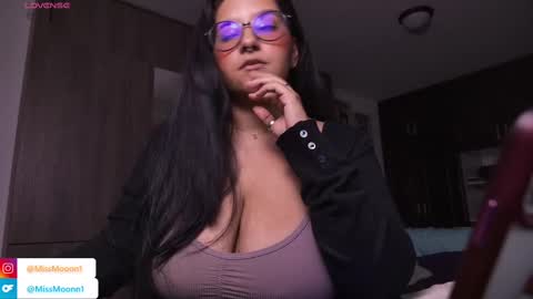 MissMoon online show from 10-16-25, 01:50