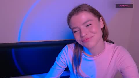 Snapshot of missoliviaa_ chatting on 12-14-25, 10:53 Olivia online show from 12-14-25, 10:53