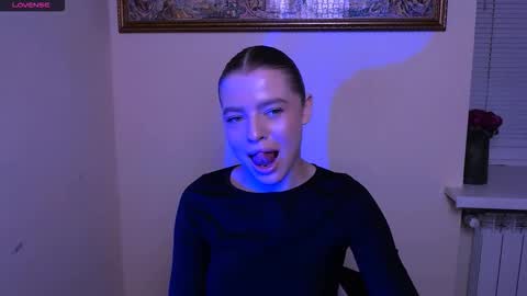 Snapshot of missoliviaa_ chatting on 12-15-25, 01:48 Olivia online show from 12-15-25, 01:48