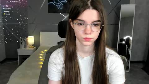 Snapshot of misss_evelyne chatting on 12-18-25, 01:44 misss_evelyne online show from 12-18-25, 01:44