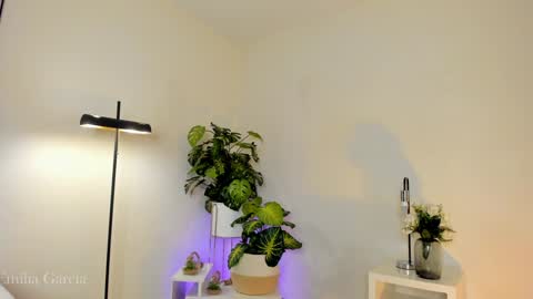 Fernanda Davila online show from 12-23-24, 11:06
