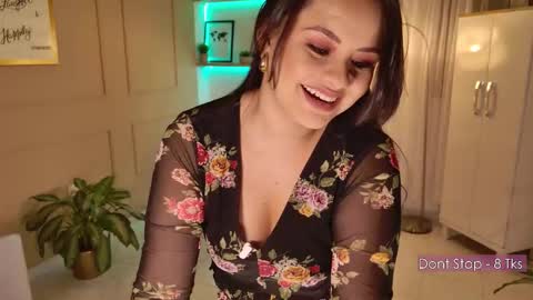 Snapshot of missvale_ chatting on 09-30-25, 11:43 Valentina online show from 09-30-25, 11:43