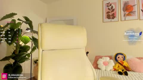 Valeria Davila online show from 10-14-25, 12:50