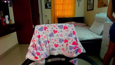 missvalery1 online show from 09-12-25, 08:53