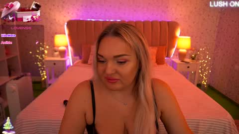 Snapshot of missyymartinezz chatting on 01-23-25, 07:54 Amely online show from 01-23-25, 07:54