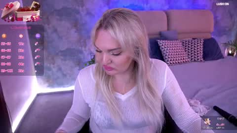 Snapshot of missyymartinezz chatting on 03-06-25, 07:36 Amely online show from 03-06-25, 07:36