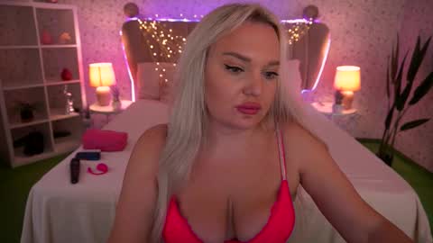 Snapshot of missyymarty chatting on 11-06-25, 08:59 missyymarty online show from 11-06-25, 08:59