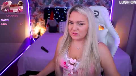 Snapshot of missyymarty chatting on 12-16-25, 08:30 missyymarty online show from 12-16-25, 08:30