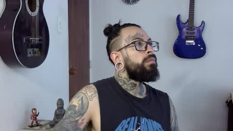 Snapshot of misternocturne chatting on 09-19-25, 02:40 misternocturne online show from 09-19-25, 02:40