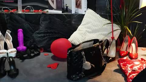 Snapshot of mistress_darsy chatting on 02-18-26, 01:51 Darsy online show from 02-18-26, 01:51