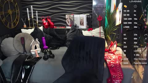 Snapshot of mistress_darsy chatting on 02-27-26, 01:44 Darsy online show from 02-27-26, 01:44