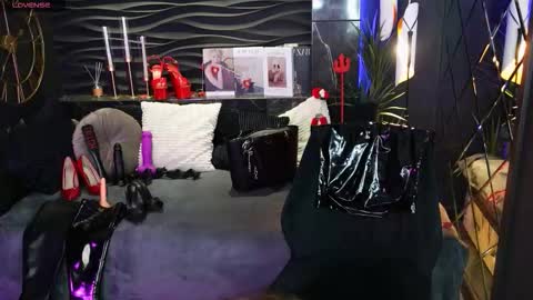 Snapshot of mistress_darsy chatting on 03-16-26, 01:48 Darsy online show from 03-16-26, 01:48