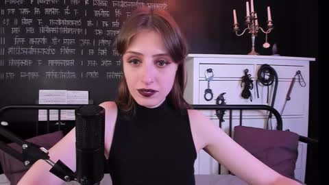 Snapshot of mistress_marlene chatting on 10-25-25, 08:11 Mistress Marlene online show from 10-25-25, 08:11