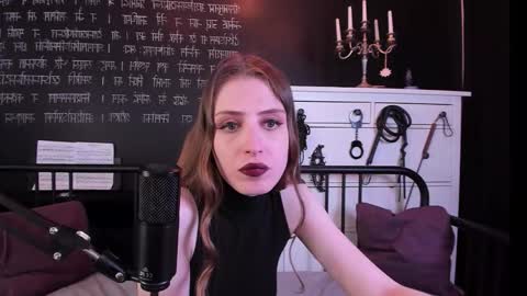 Snapshot of mistress_marlene chatting on 11-11-25, 06:02 Mistress Marlene online show from 11-11-25, 06:02
