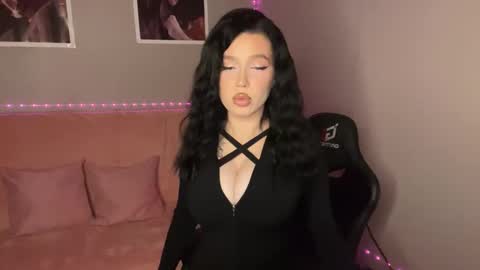 Snapshot of mistress_of_hearts chatting on 10-10-25, 07:57 Mia online show from 10-10-25, 07:57