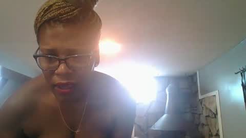 Snapshot of mistressc365 chatting on 01-10-25, 03:37 Mistress C and bitch boy online show from 01-10-25, 03:37