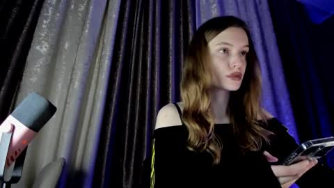 Snapshot of mistresselizy chatting on 10-17-25, 06:32 mistresselizy online show from 10-17-25, 06:32