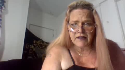 Snapshot of mistressmich623603 chatting on 10-31-25, 04:19 thick playful mistress new mature hornygranny online show from 10-31-25, 04:19