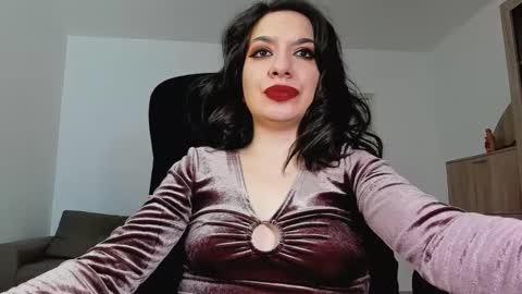 YourGoddessM online show from 01-12-25, 04:00
