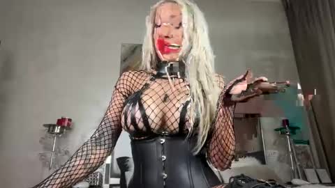 Snapshot of mistresssaida chatting on 02-26-25, 11:37 Mistress Saida online show from 02-26-25, 11:37