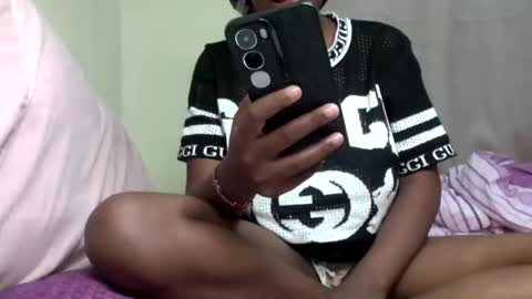 misty_shee online show from 12-03-25, 07:23