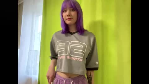 Snapshot of mitsuri_kim chatting on 10-17-25, 10:07 Mila online show from 10-17-25, 10:07