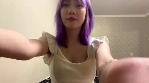 Snapshot of mitsuri_kim chatting on 10-18-25, 01:56 Mila online show from 10-18-25, 01:56