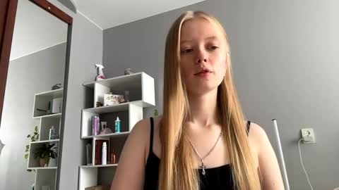 Amelia online show from 10-03-25, 10:12