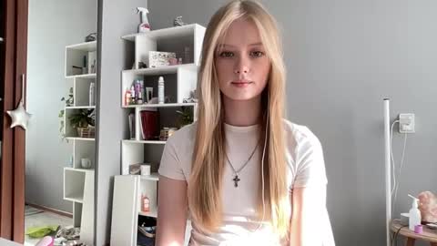 Amelia online show from 10-04-25, 11:19