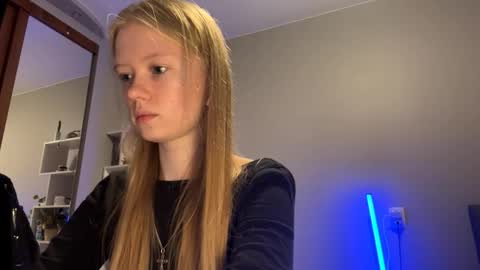 Amelia online show from 10-07-25, 03:20