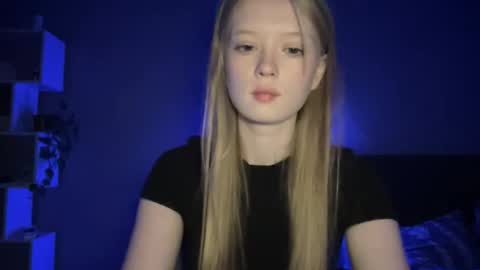 Amelia online show from 10-15-25, 04:07