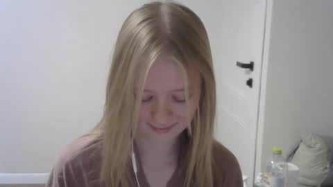 Amelia online show from 11-22-25, 11:53