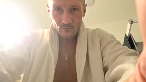 Snapshot of mitzio114 chatting on 12-20-25, 03:13 mitzio114 online show from 12-20-25, 03:13