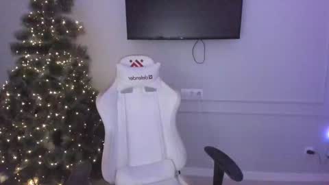   MIa   online show from 12-25-24, 05:37