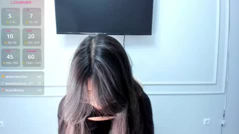   MIa   online show from 03-07-25, 06:43