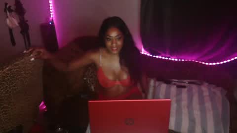 Snapshot of mixedlovers chatting on 09-26-25, 01:09 Precious online show from 09-26-25, 01:09